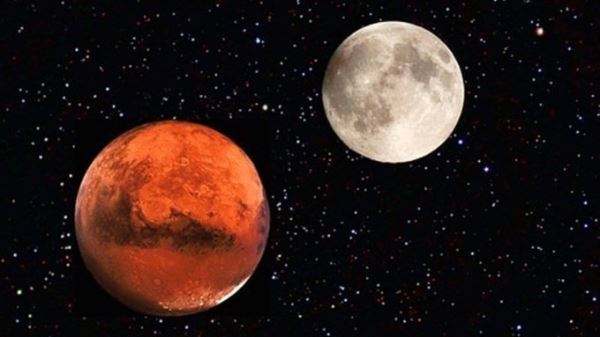 В эту ночь стоило посмотреть на небо и увидеть «слияние» Луны и Марса