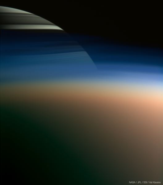 Фото дня: Сатурн сквозь дымку Титана