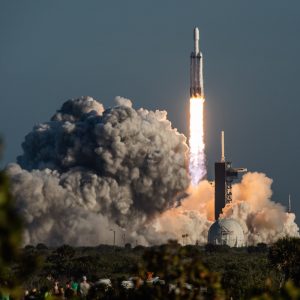 Первый коммерческий запуск Falcon Heavy завершился успехом
