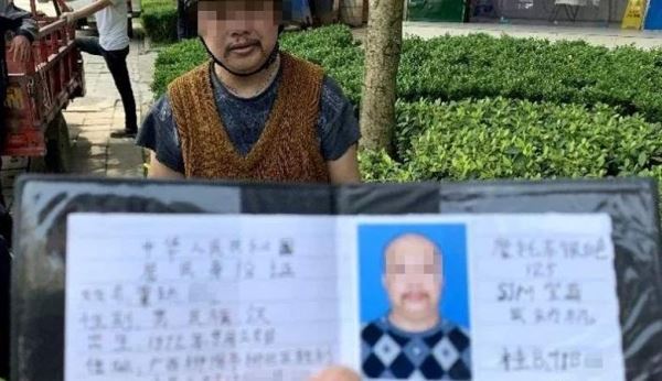 Ленивый китаец ездил на мотоцикле с нарисованными от руки правами