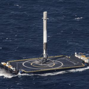 SpaceX потеряла центральный блок Falcon Heavy