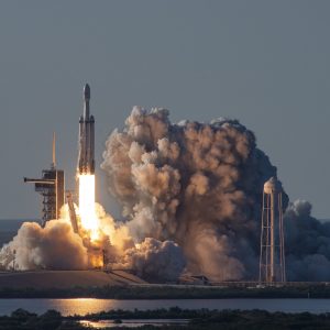 Фото дня: запуск Falcon Heavy