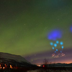 Фото дня: искусственные облака в небе над Норвегией