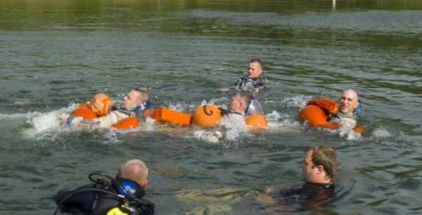 ЦПК. ТРЕНИРОВКИ ПО «ВОДНОМУ ВЫЖИВАНИЮ»